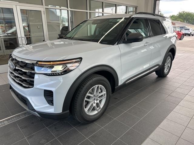 new 2025 Ford Explorer car, priced at $40,721