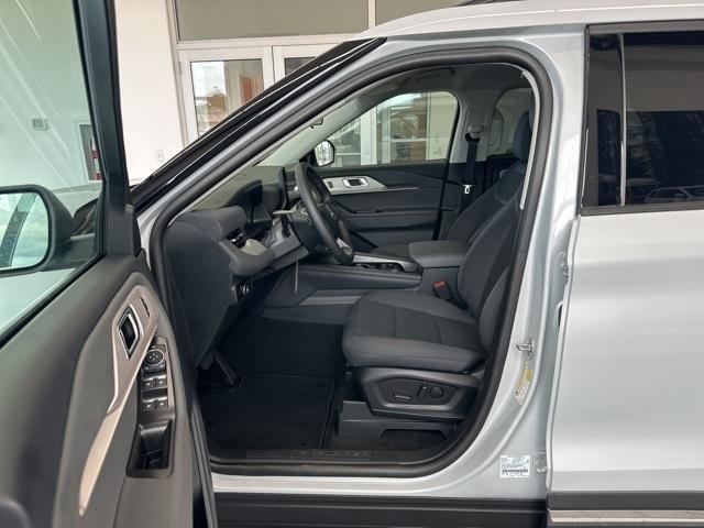 new 2025 Ford Explorer car, priced at $40,721
