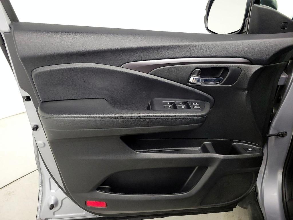 used 2022 Honda Pilot car, priced at $26,998