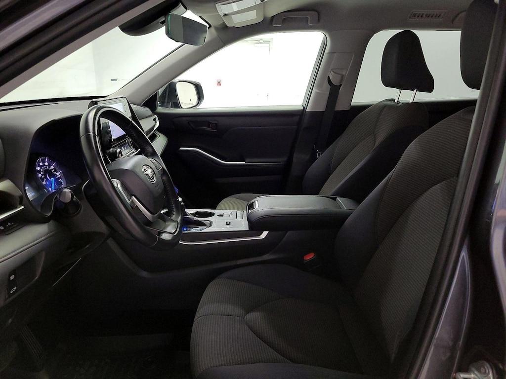 used 2022 Toyota Highlander Hybrid car, priced at $33,998