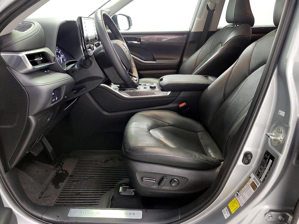 used 2020 Toyota Highlander car, priced at $35,998
