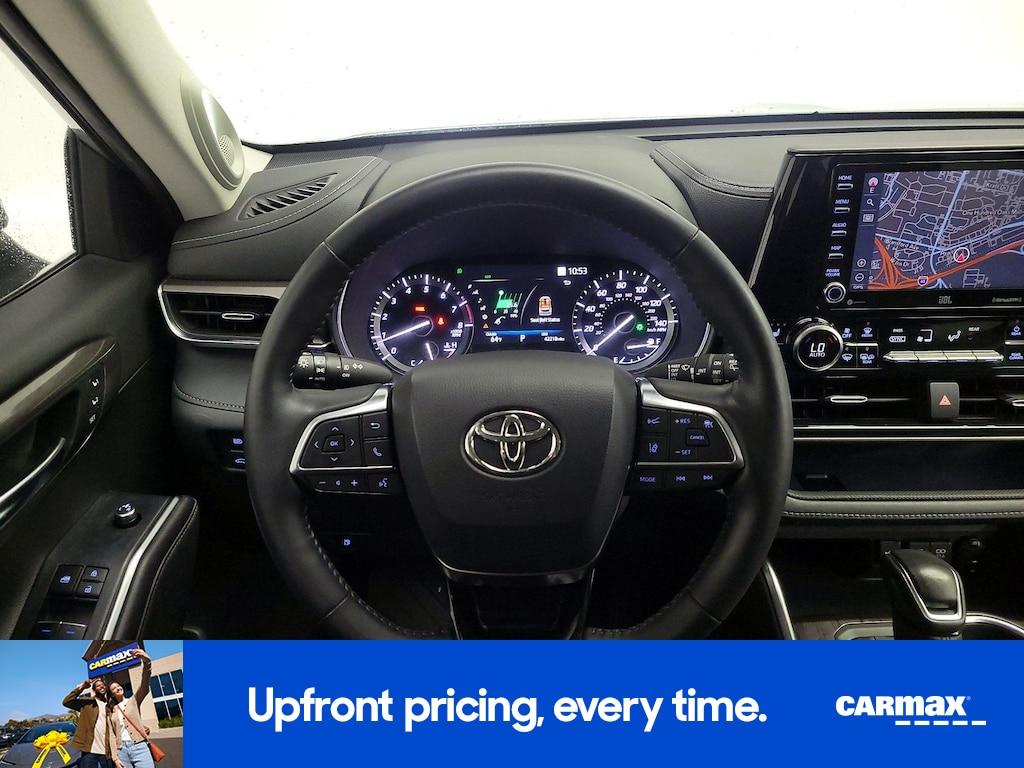 used 2020 Toyota Highlander car, priced at $35,998