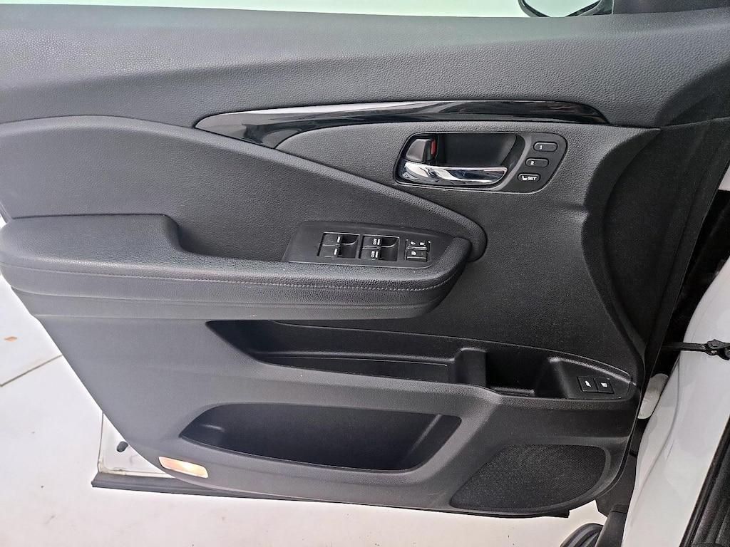 used 2020 Honda Pilot car, priced at $23,998