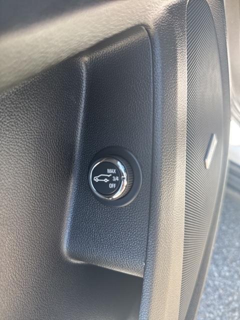 used 2023 Chevrolet Traverse car, priced at $35,900