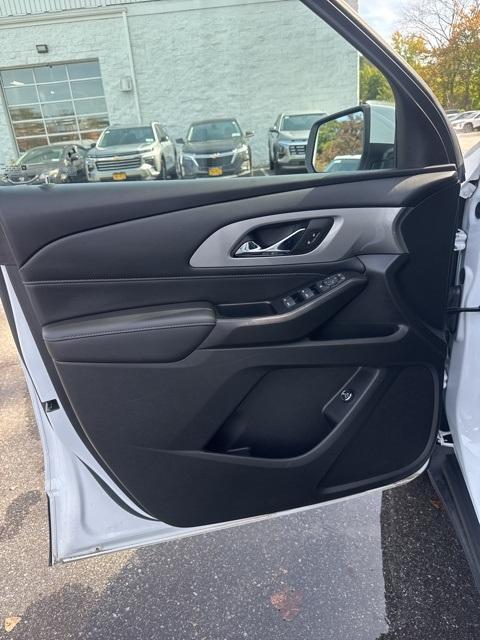 used 2023 Chevrolet Traverse car, priced at $32,970