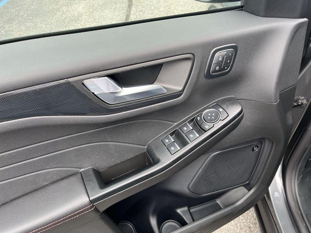 new 2025 Ford Escape car, priced at $36,006