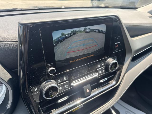 used 2024 Toyota Highlander car, priced at $40,985