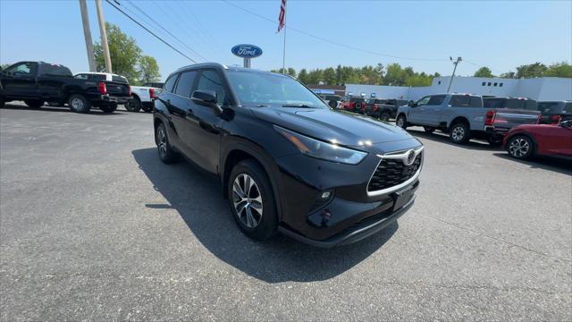 used 2024 Toyota Highlander car, priced at $40,985