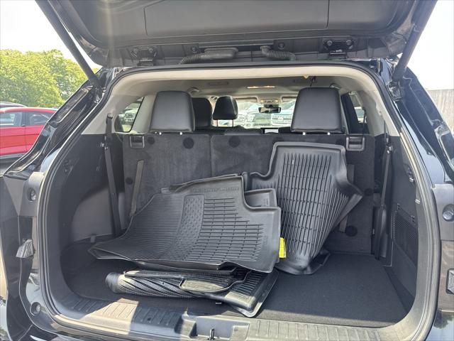 used 2024 Toyota Highlander car, priced at $40,985