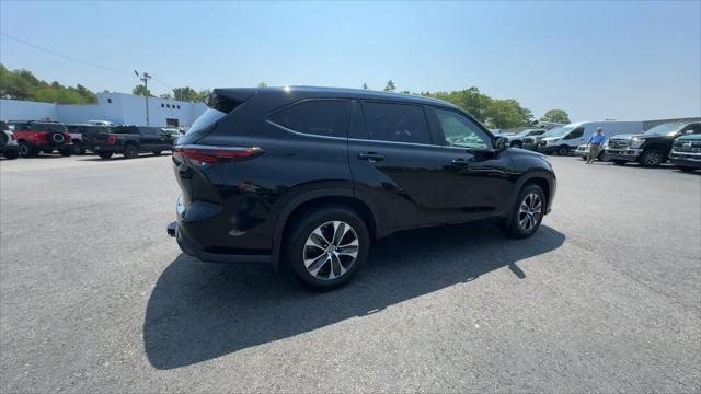 used 2024 Toyota Highlander car, priced at $40,985