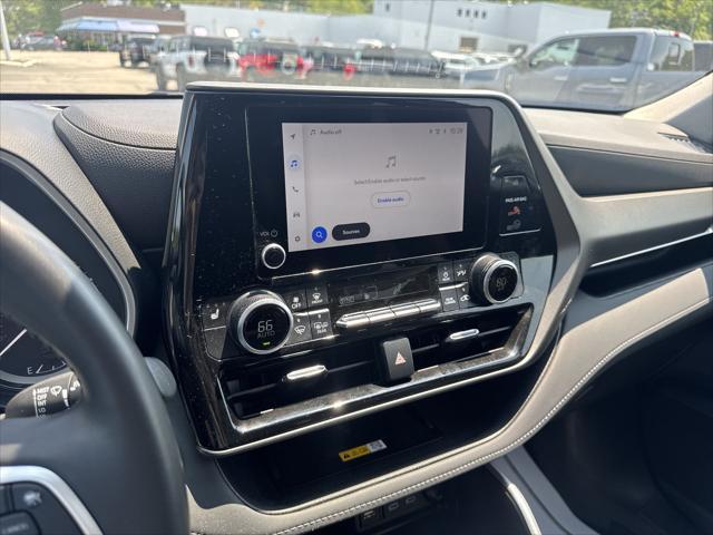used 2024 Toyota Highlander car, priced at $40,985
