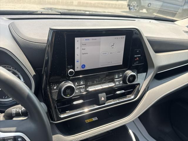 used 2024 Toyota Highlander car, priced at $40,985