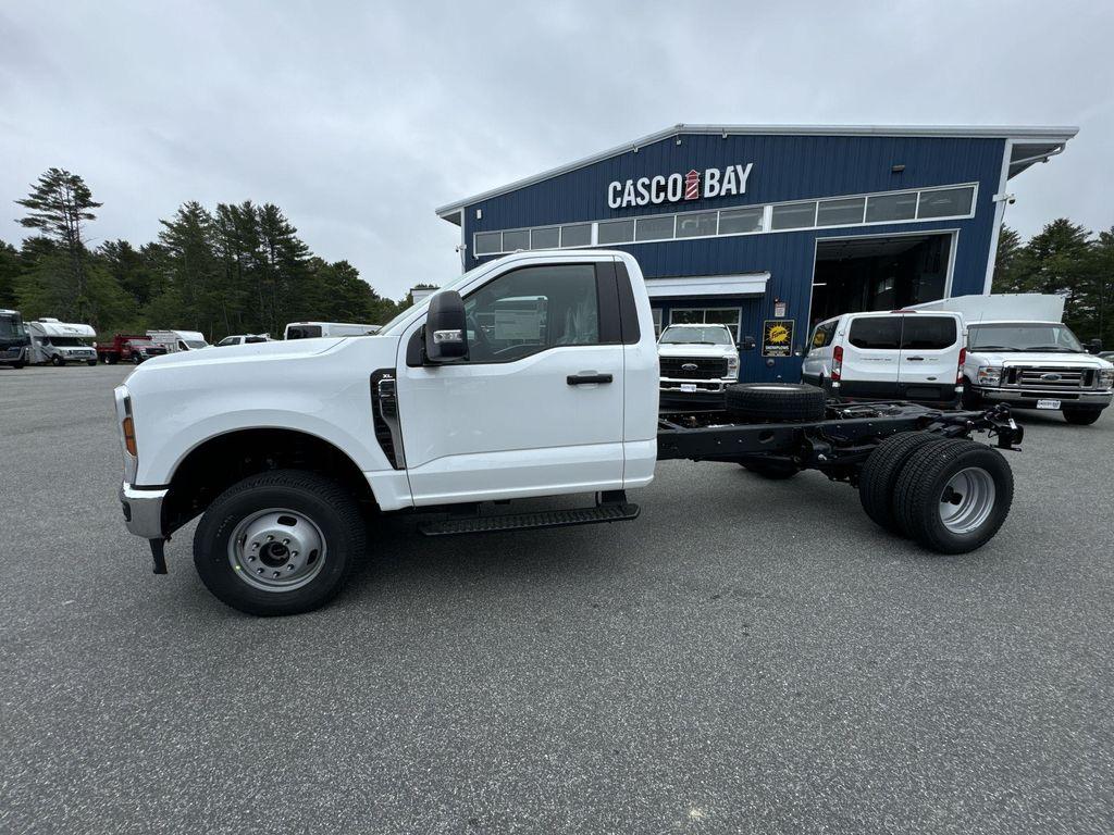new 2025 Ford F-350 car, priced at $60,040