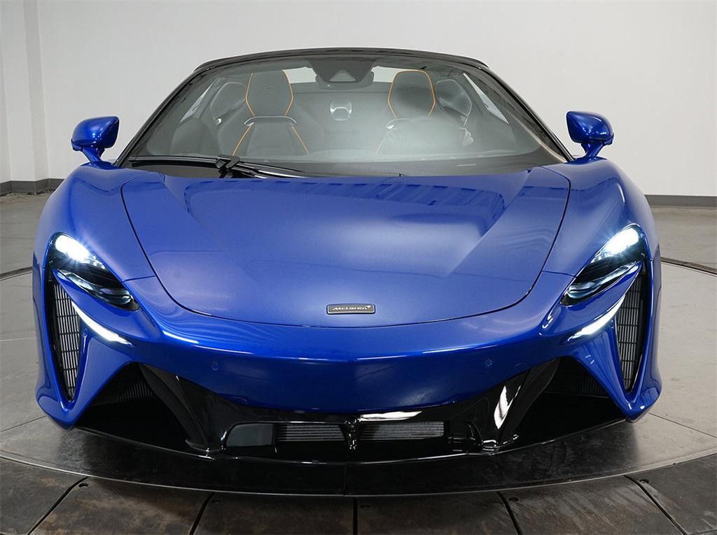 new 2025 McLaren Artura car