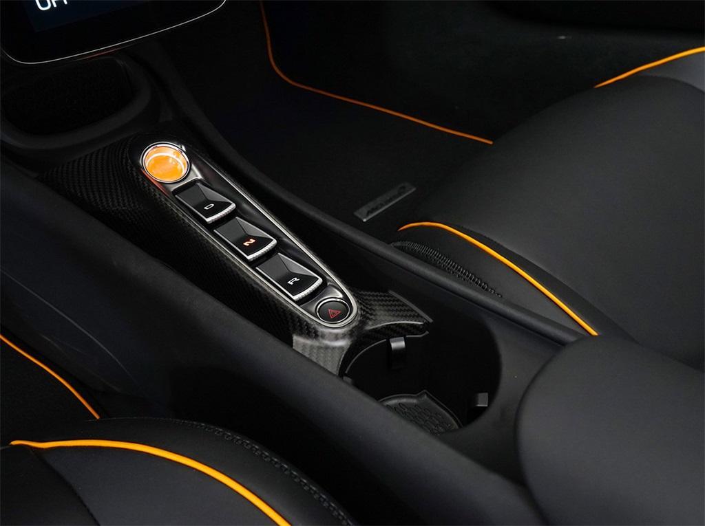 new 2025 McLaren Artura car