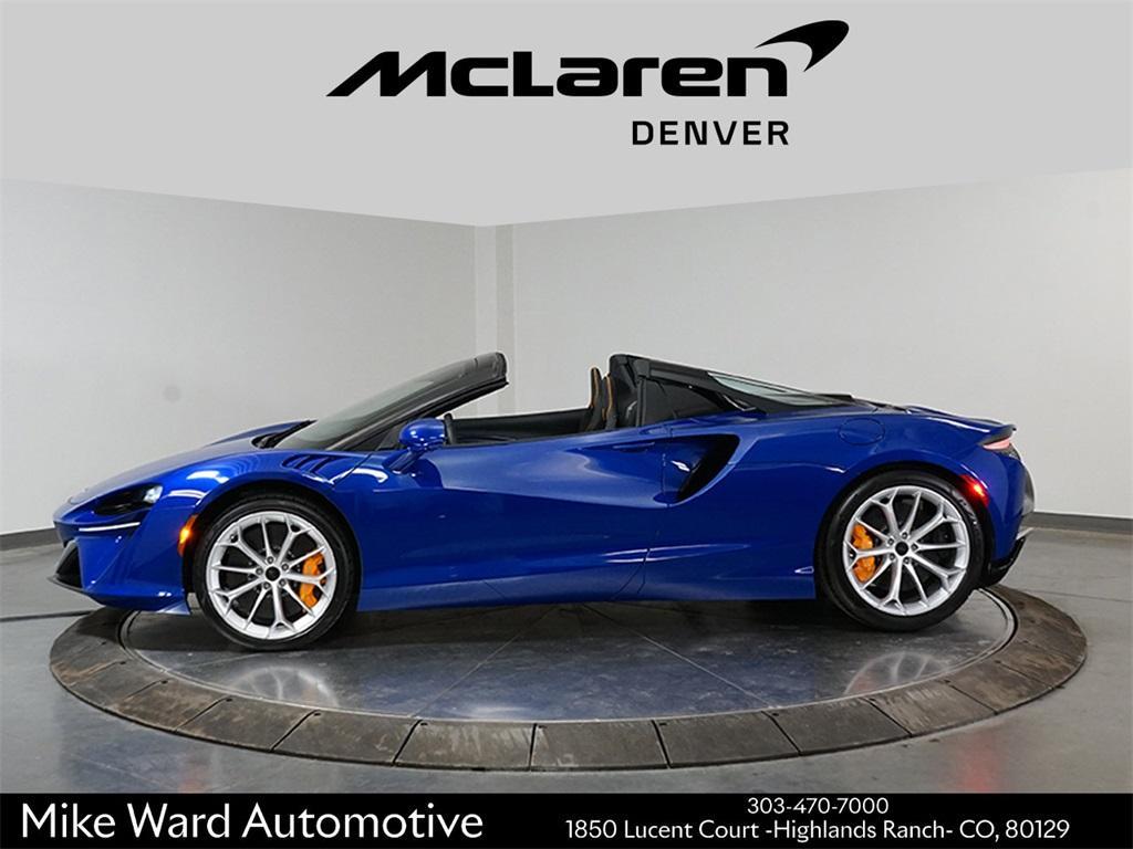 new 2025 McLaren Artura car