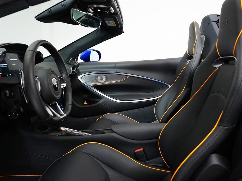 new 2025 McLaren Artura car
