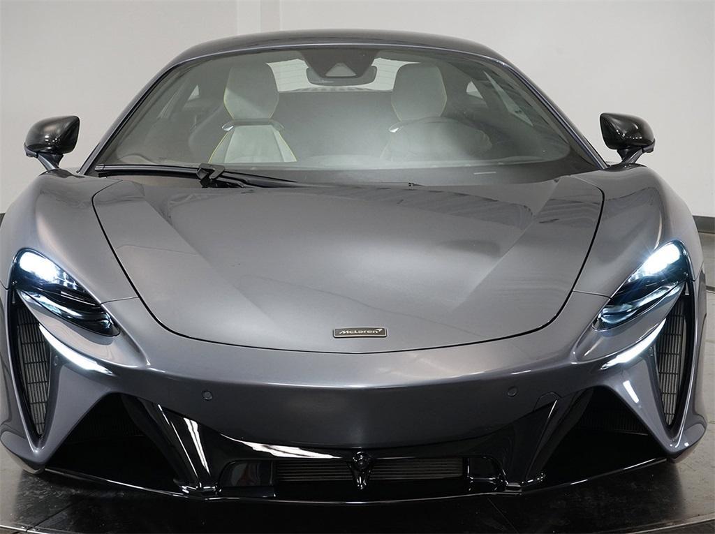new 2025 McLaren Artura car