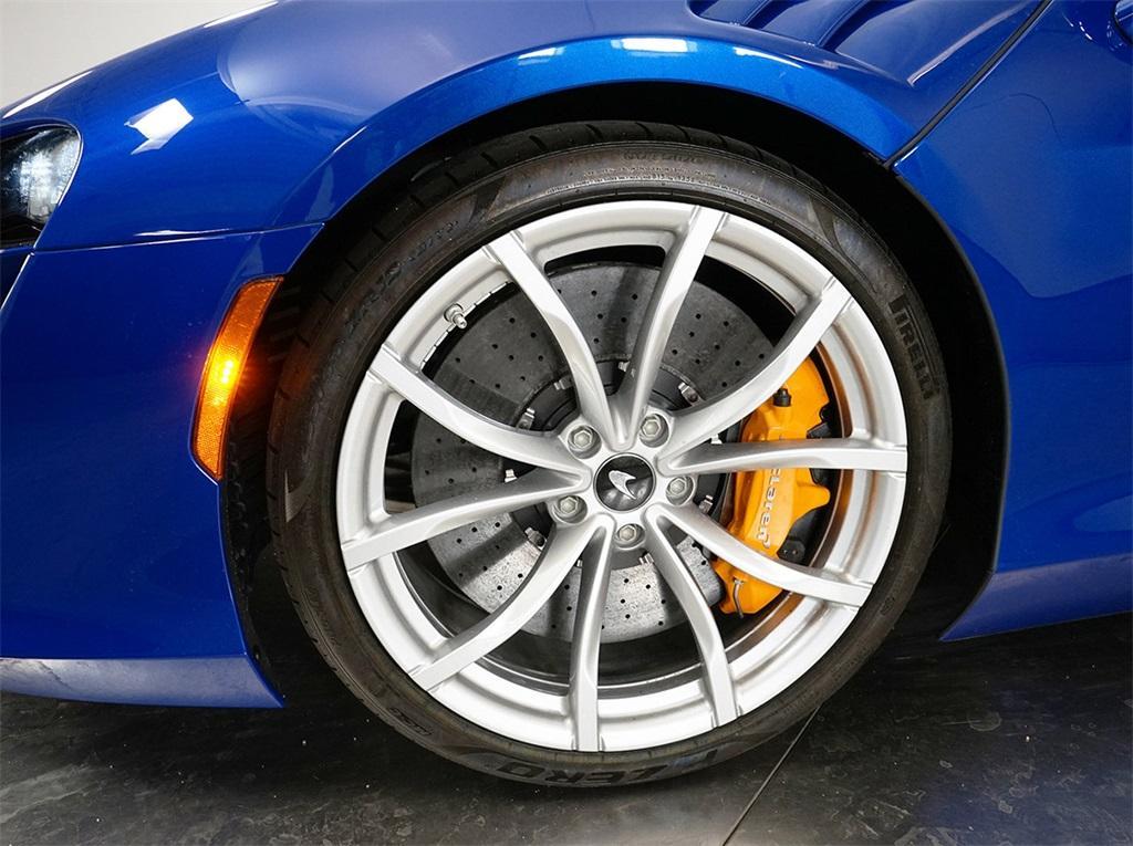 new 2025 McLaren Artura car, priced at $286,758