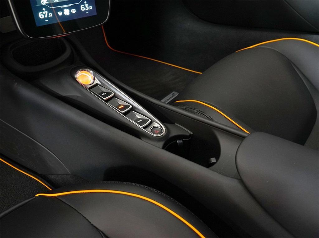 new 2025 McLaren Artura car, priced at $286,758