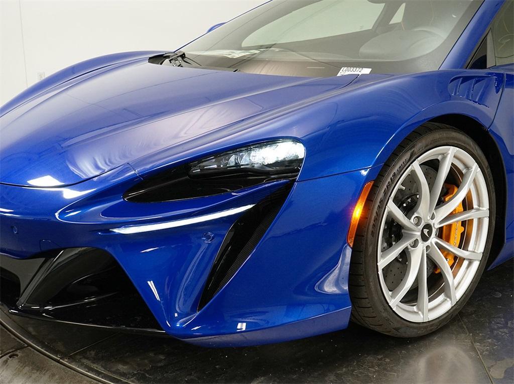 new 2025 McLaren Artura car, priced at $286,758