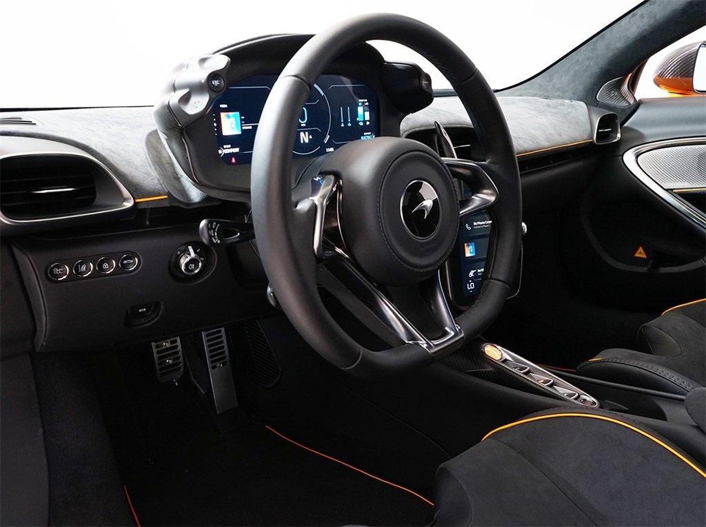new 2025 McLaren Artura car, priced at $386,828