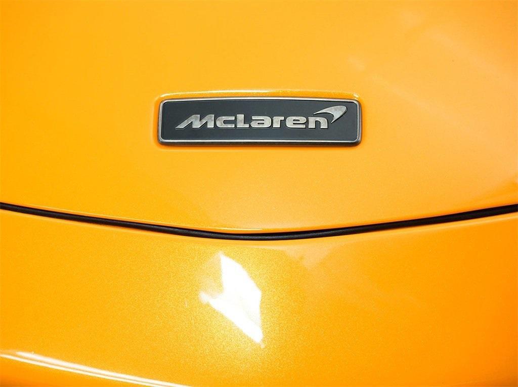 new 2025 McLaren Artura car, priced at $386,828