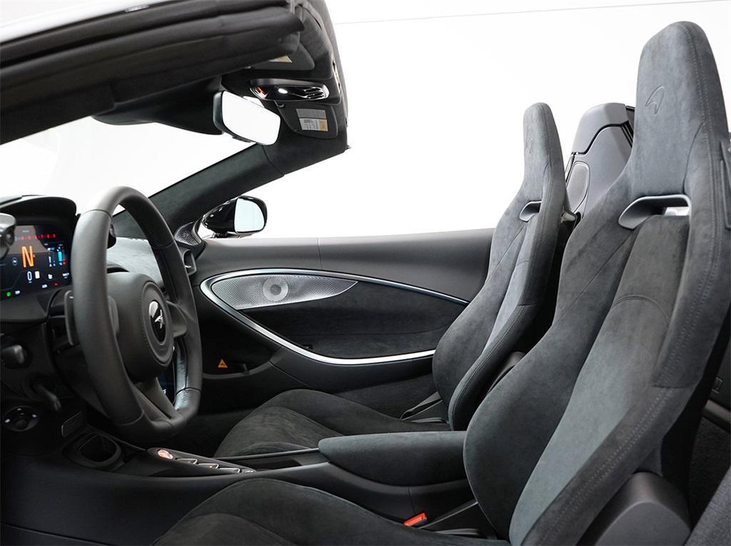 new 2025 McLaren Artura car, priced at $300,358