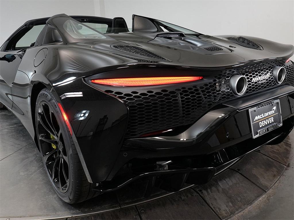 new 2025 McLaren Artura car, priced at $300,358