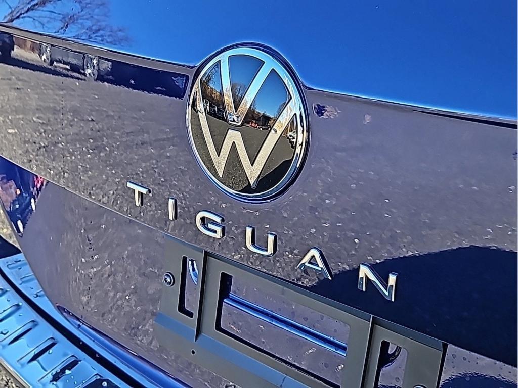 new 2024 Volkswagen Tiguan car, priced at $30,211