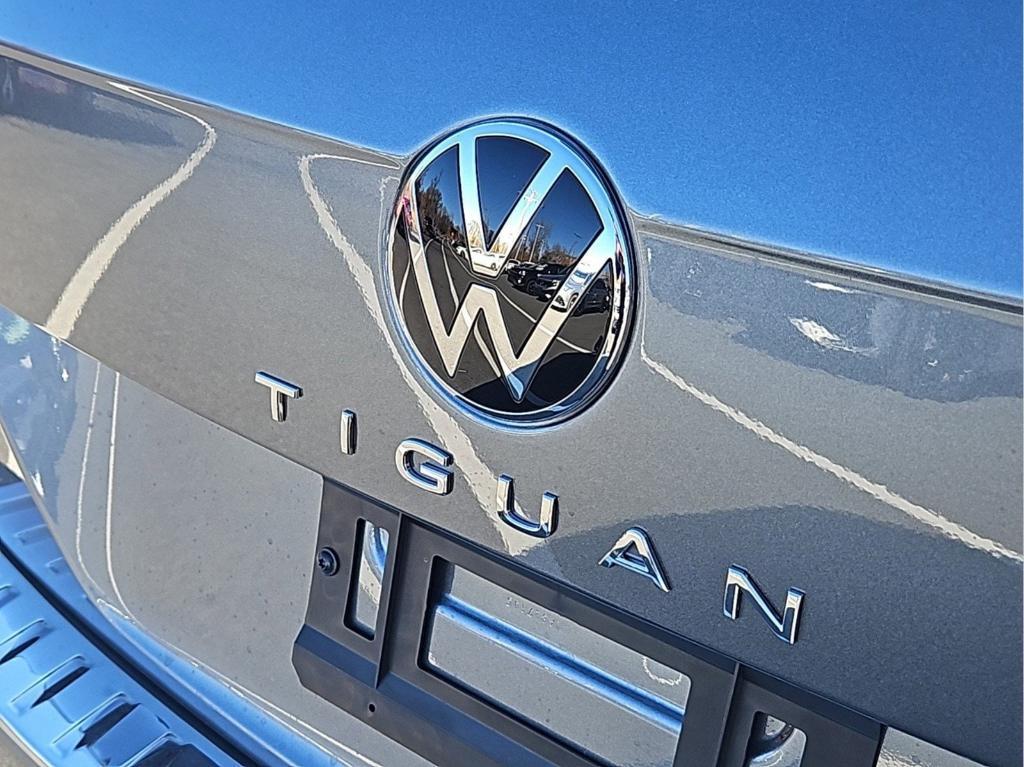 new 2024 Volkswagen Tiguan car, priced at $30,616