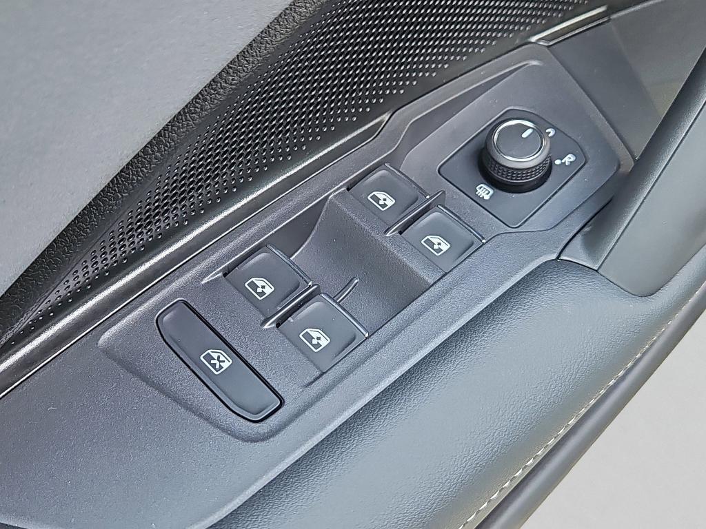 new 2025 Volkswagen Tiguan car, priced at $33,502