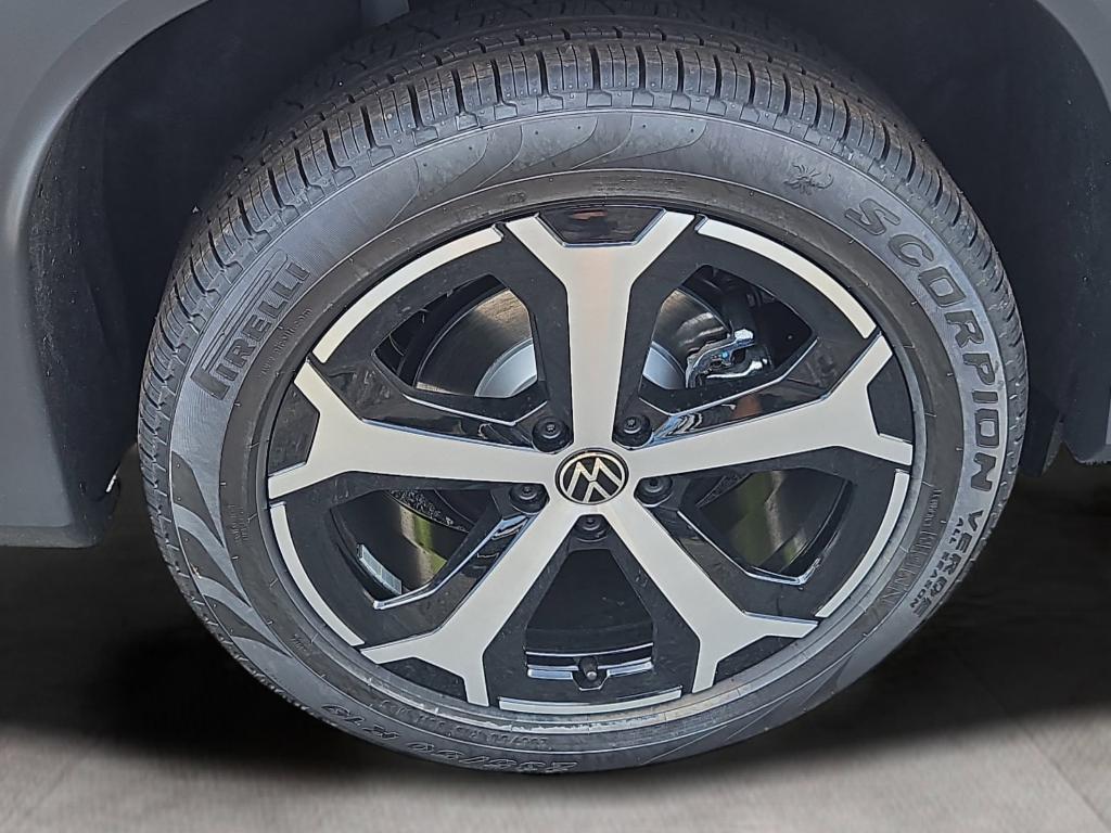 new 2025 Volkswagen Tiguan car, priced at $33,502