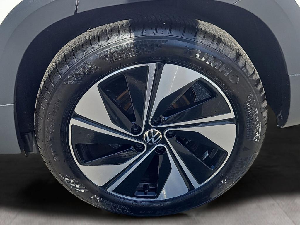 used 2025 Volkswagen Taos car