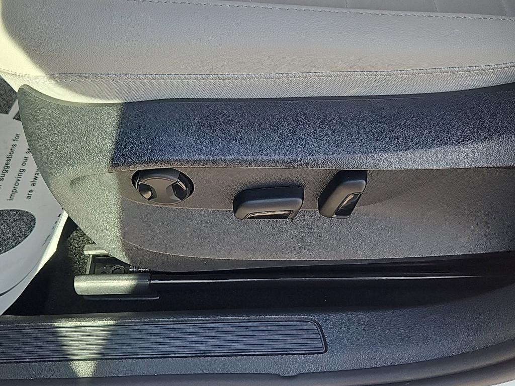 used 2025 Volkswagen Taos car