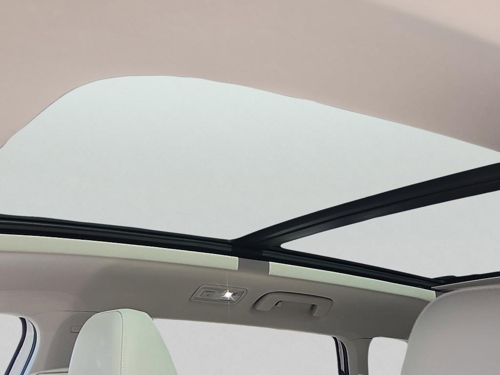 used 2025 Volkswagen Taos car