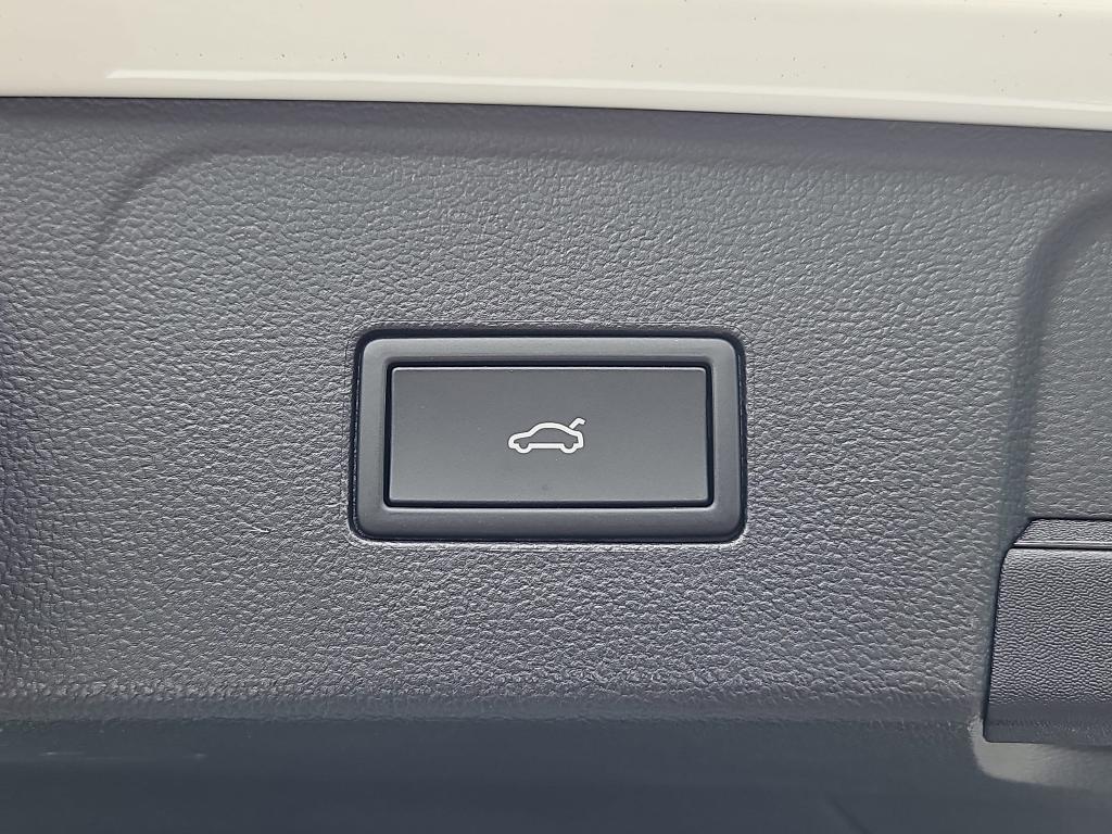 new 2025 Volkswagen Atlas car, priced at $44,032
