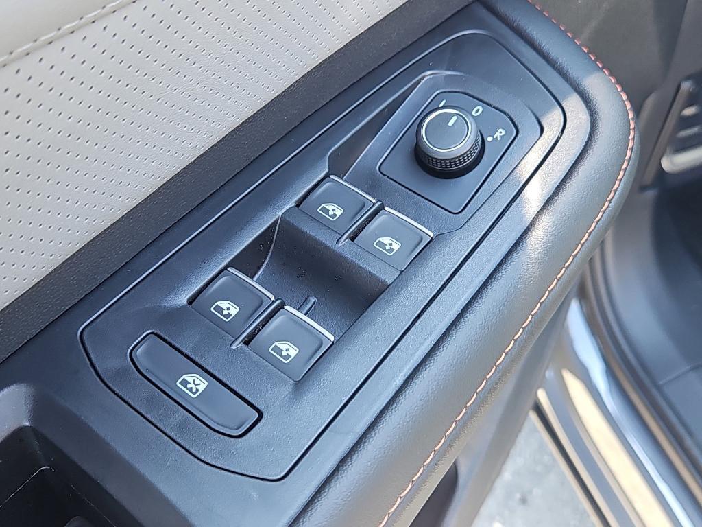 new 2025 Volkswagen Atlas car, priced at $46,668