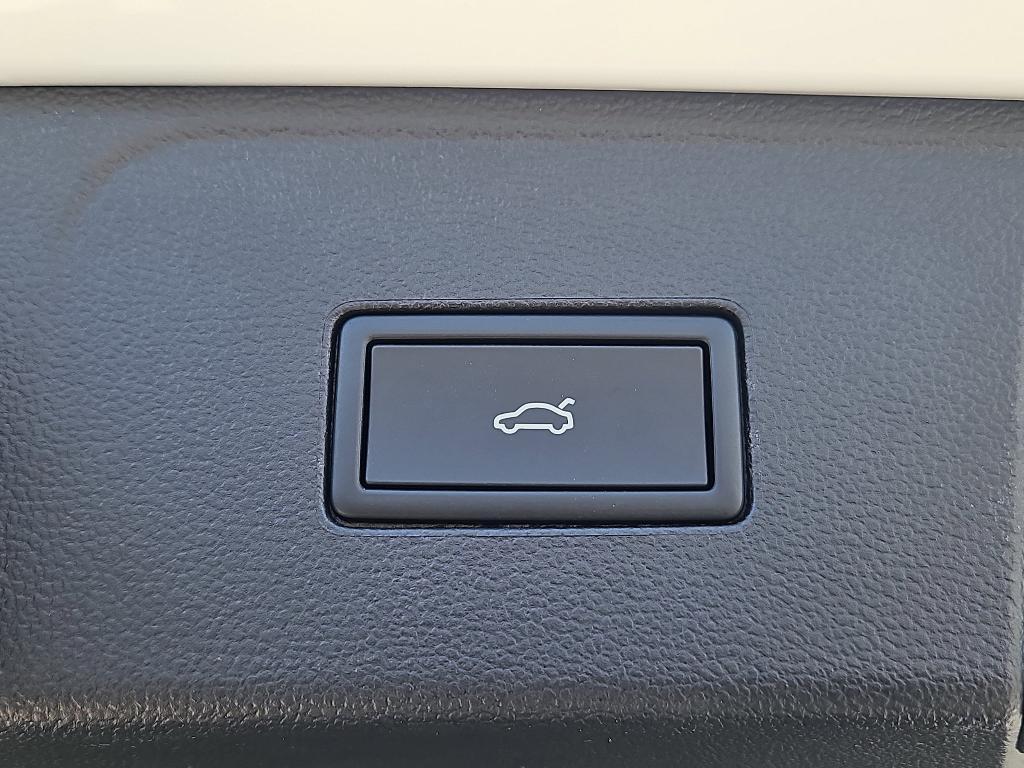 new 2025 Volkswagen Atlas car, priced at $48,079