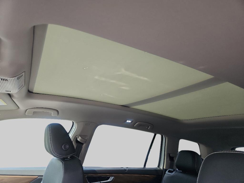 new 2025 Volkswagen Atlas car, priced at $44,118