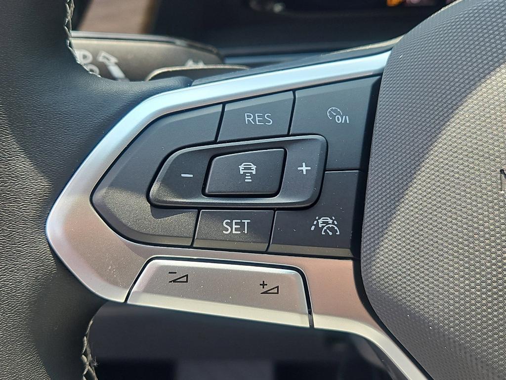new 2025 Volkswagen Atlas car, priced at $44,118
