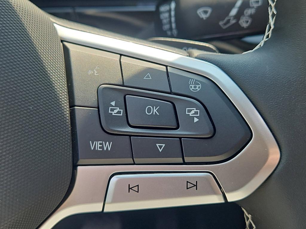 new 2025 Volkswagen Atlas car, priced at $44,118