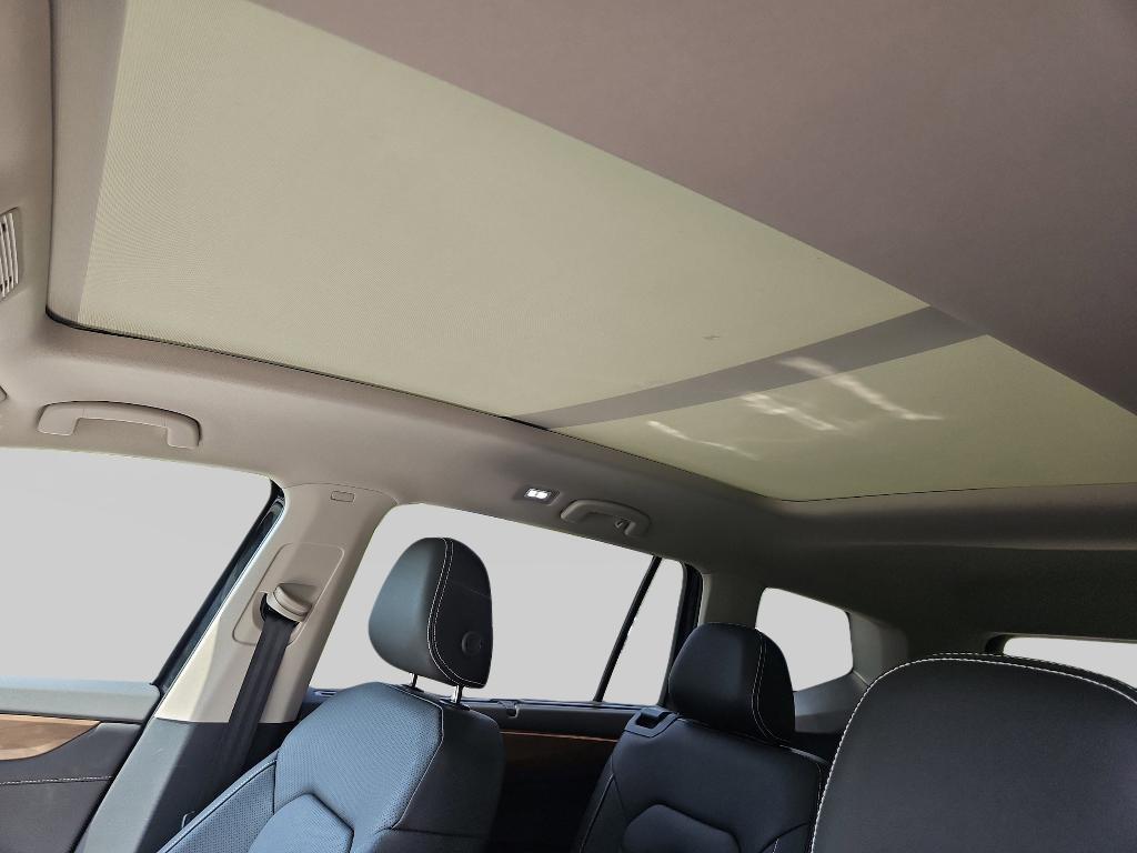new 2025 Volkswagen Atlas car, priced at $44,118
