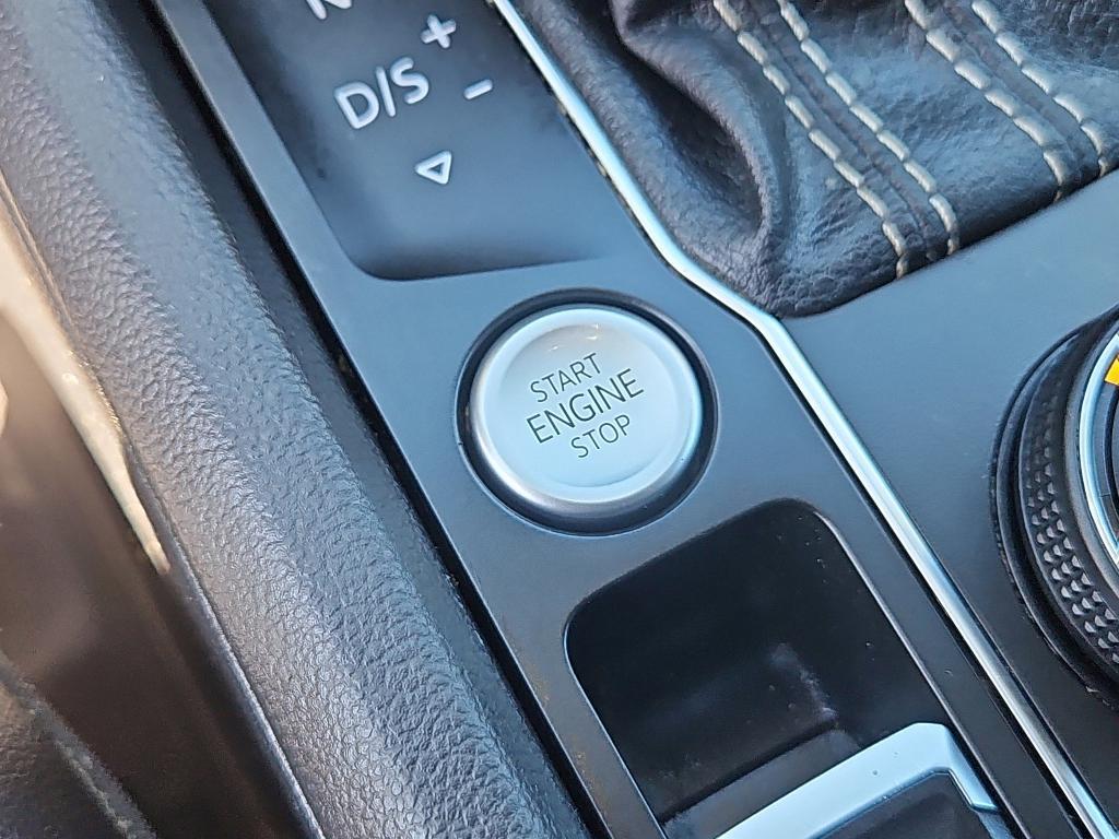 used 2021 Volkswagen Atlas car, priced at $25,500
