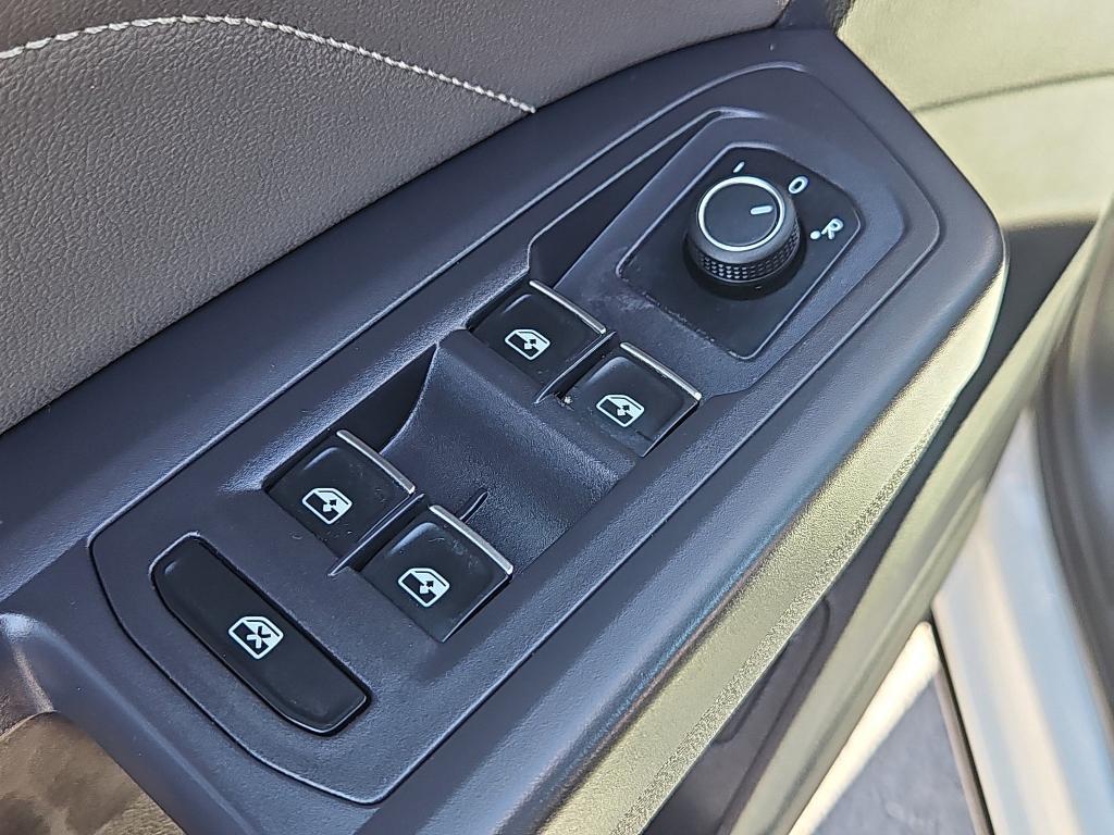 used 2021 Volkswagen Atlas car, priced at $25,500