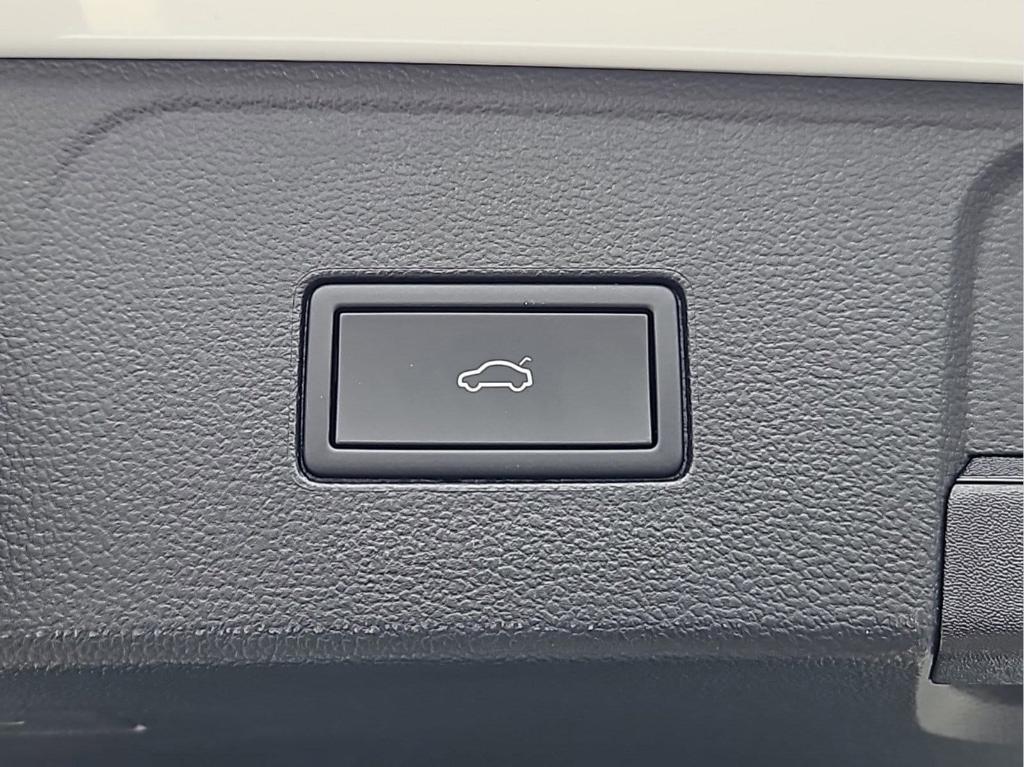 new 2025 Volkswagen Atlas car, priced at $48,079