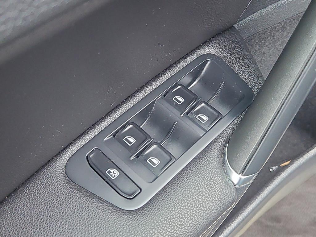 used 2015 Volkswagen Golf SportWagen car, priced at $12,900