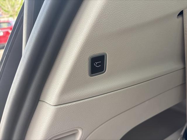 used 2018 Chrysler Pacifica car, priced at $15,995