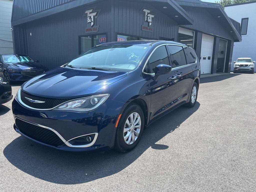 used 2018 Chrysler Pacifica car, priced at $15,895