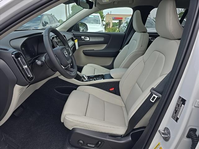 new 2025 Volvo XC40 car, priced at $49,810